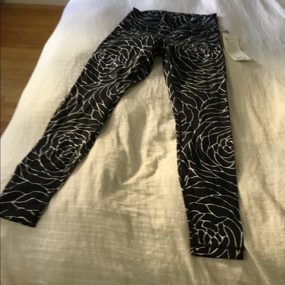 LULULEMON wunder unders luxtreme legging sz 8 NWT